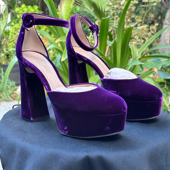 Gianvito Rossi Shoes - NWOT Gianvitto Rossi 38 Holly mary jane d’orsay velvet platform pumps